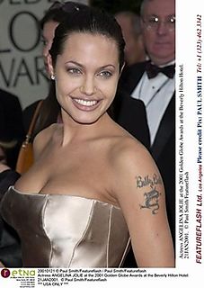 Angelina-jolie-20041229-19101