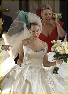 214573_BVICTJEMFJ3H34UTCQ5UX5EORT5FXF_sarah-jessica-parker-wedding-dress-19_H102844_L