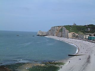 Baies-catholicisme-autres-lieux-de-culte-etretat-france-86938739-300724