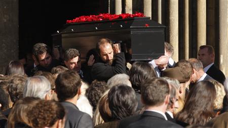 2008-10-17T120744Z_01_APAE49G0XOZ00_RTROPTP_2_OFRTP-FRANCE-DEPARDIEU-FUNERAILLES-20081017