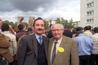 Jean Pierre Renard et Serge Klarsfeld à Drancy