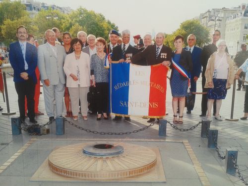 Jean-Pierre Renard et les anciens combattants de St Denis.